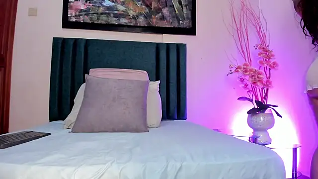 HannaaWells online show from April 18, 2026, 7:07 pm