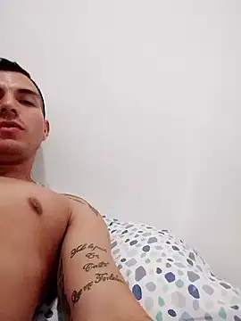 Snapshot of zputo98 chatting on November 4, 2025, 12:36 am zputo98 online show from November 4, 2025, 12:36 am