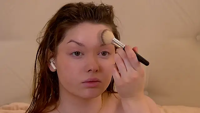 VickiBanx online show from November 23, 2025, 4:11 am