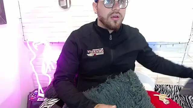 Andrew Foxx1 online show from October 31, 2025, 1:52 pm