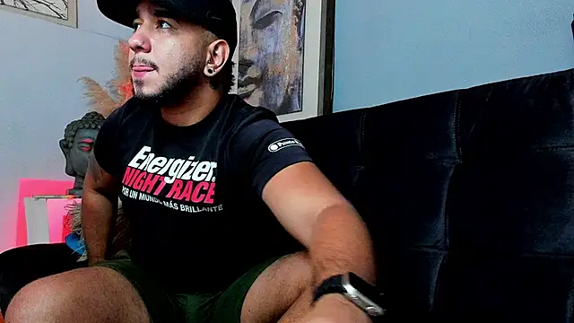 Snapshot of MarcusConnor chatting on November 12, 2025, 1:59 pm MarcusConnor online show from November 12, 2025, 1:59 pm