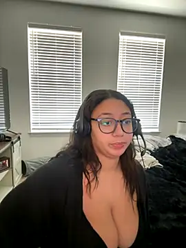 minha baby online show from November 2, 2025, 8:25 pm