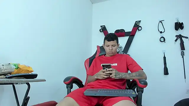 Steven19 LatinBoy online show from November 7, 2025, 11:48 am