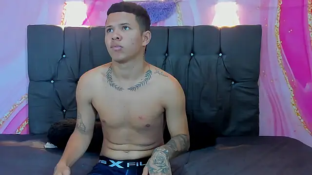 Steven19 LatinBoy online show from December 3, 2025, 2:16 pm