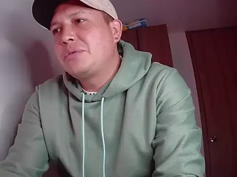 Snapshot of NathanielLux29 chatting on November 4, 2025, 1:31 am NathanielLux29 online show from November 4, 2025, 1:31 am