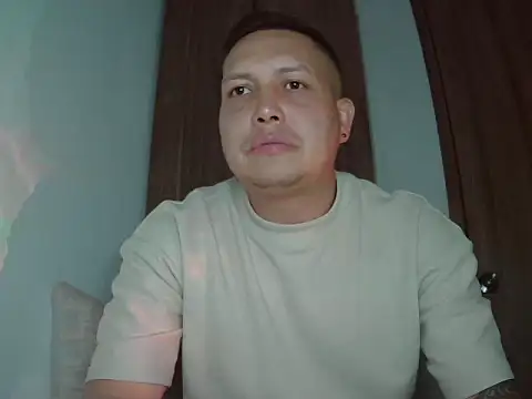 Snapshot of NathanielLux29 chatting on November 7, 2025, 12:48 am NathanielLux29 online show from November 7, 2025, 12:48 am