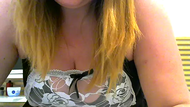 Snapshot of sexecristal chatting on November 7, 2025, 12:04 am sexecristal online show from November 7, 2025, 12:04 am