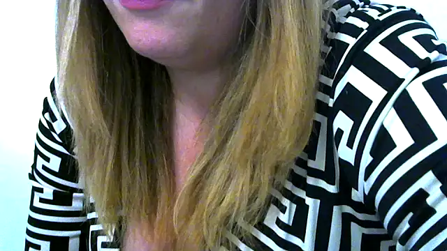 Snapshot of sexecristal chatting on November 9, 2025, 12:14 am sexecristal online show from November 9, 2025, 12:14 am