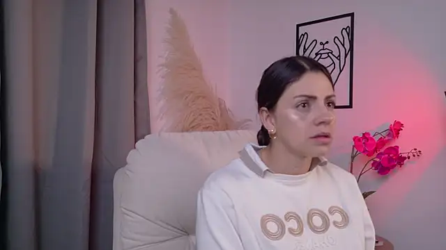 SeleneNova online show from April 17, 2026, 8:11 pm