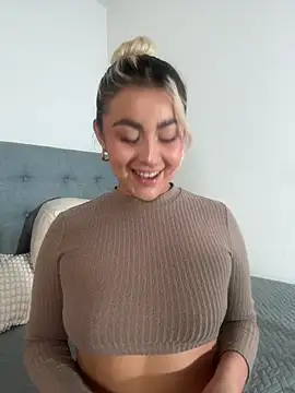 Elina Hills online show from November 27, 2025, 3:12 pm