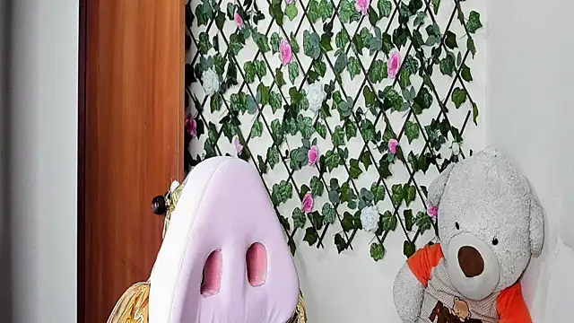 melani ferraraa  online show from November 1, 2025, 7:13 am