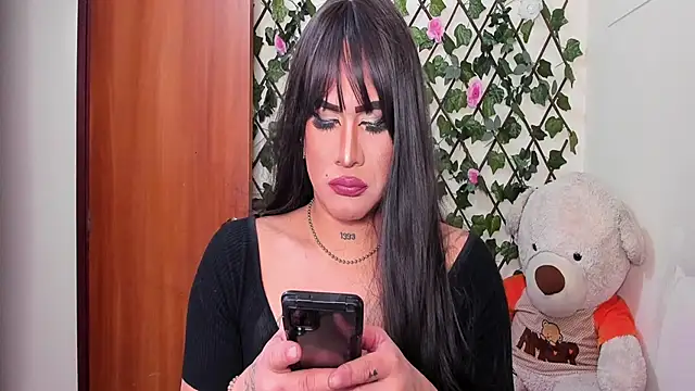 melani ferraraa  online show from November 11, 2025, 3:45 am