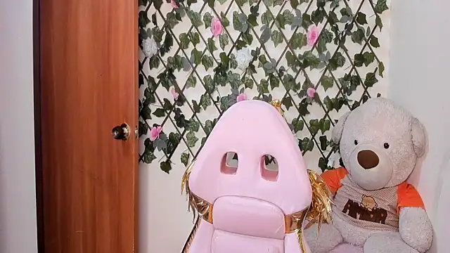 melani ferraraa  online show from November 15, 2025, 5:55 am