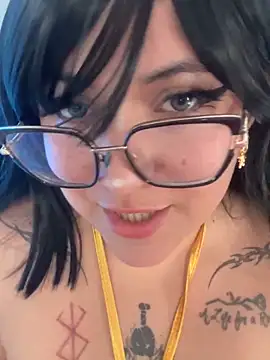 Snapshot of BunnyKazsite chatting on October 31, 2025, 1:02 am BunnyKazsite online show from October 31, 2025, 1:02 am