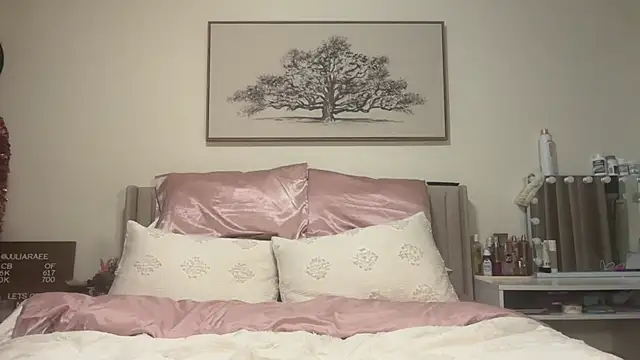 Snapshot of juliaraee chatting on November 26, 2025, 10:37 am juliaraee online show from November 26, 2025, 10:37 am