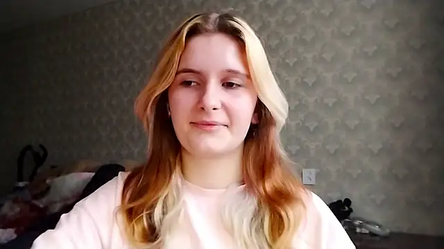 Snapshot of PearlHennington chatting on November 1, 2025, 12:10 pm PearlHennington online show from November 1, 2025, 12:10 pm