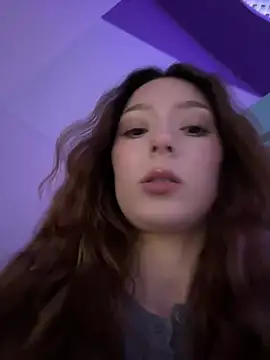 LilluKatten online show from April 21, 2026, 1:28 pm