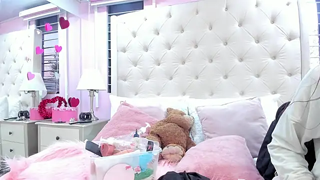 scarlett leblanc  online show from March 4, 2026, 11:40 am