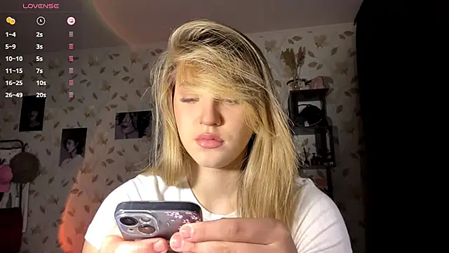 OrethaEredia online show from November 10, 2025, 3:06 pm