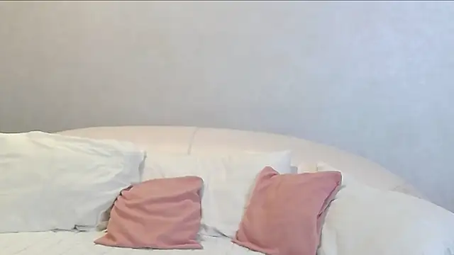 Molly Mavis online show from November 4, 2025, 3:54 am