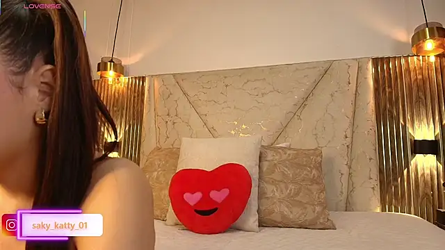 Kat Saky online show from April 4, 2026, 11:44 pm