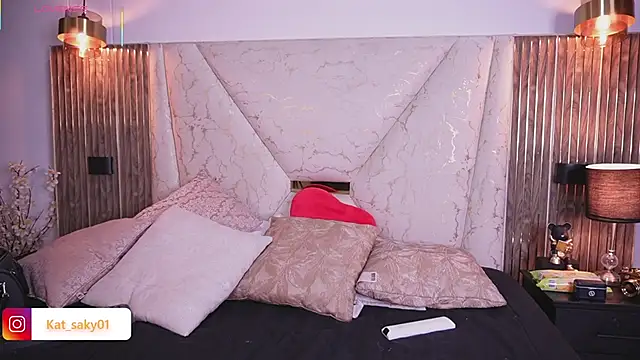 Kat Saky online show from April 21, 2026, 11:55 pm