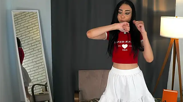 Snapshot of MaidaCalIe chatting on October 31, 2025, 5:15 am MaidaCalIe online show from October 31, 2025, 5:15 am