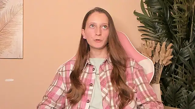 Snapshot of EwaBuiKama chatting on October 31, 2025, 3:19 pm EwaBuiKama online show from October 31, 2025, 3:19 pm