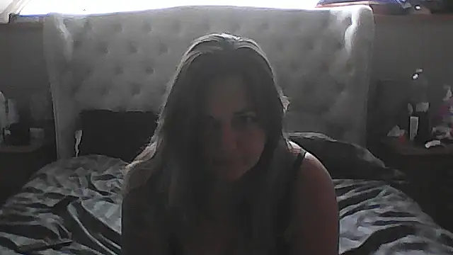 Snapshot of wetbox2 chatting on October 31, 2025, 11:51 am wetbox2 online show from October 31, 2025, 11:51 am