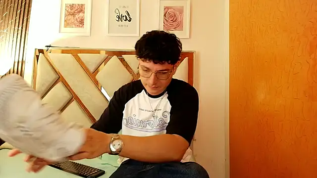 Snapshot of Zoe_And_Dylan_ chatting on August 4, 2026, 12:31 pm Zoe And Dylan online show from August 4, 2026, 12:31 pm