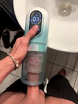 Snapshot of LeBestre chatting on October 30, 2025, 8:17 pm LeBestre online show from October 30, 2025, 8:17 pm