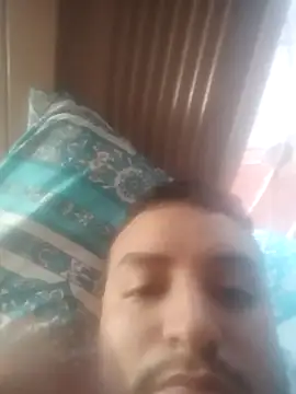 yeisonren99 online show from November 18, 2025, 3:37 pm