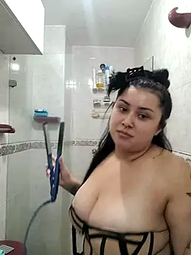 CurvyNoir online show from November 21, 2025, 4:06 pm