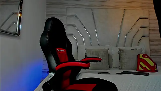 Snapshot of MAXTHOMSON chatting on January 17, 2026, 10:46 pm MAXTHOMSON online show from January 17, 2026, 10:46 pm