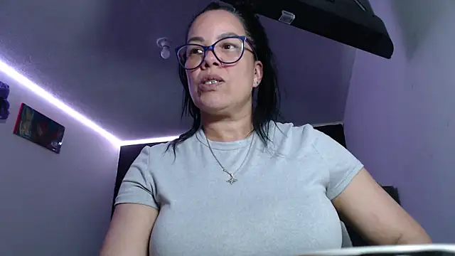 sofia lopez70 online show from April 16, 2026, 10:01 pm