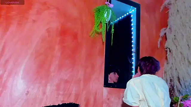 Leo Glow online show from February 23, 2026, 7:36 pm