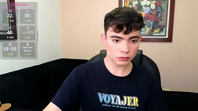 petitegigant33 online show from November 2, 2025, 9:53 pm