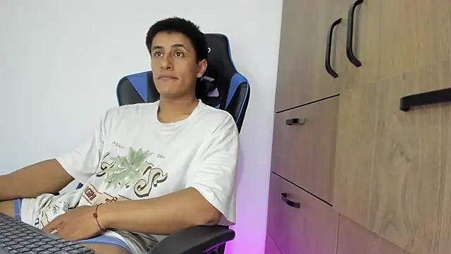 dorman boy online show from November 12, 2025, 3:43 am