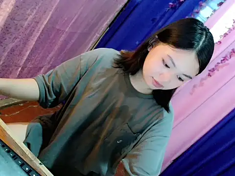 lustfullakim online show from November 28, 2025, 5:29 am