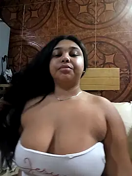 Snapshot of Valen20_ chatting on October 31, 2025, 5:59 am Valen20  online show from October 31, 2025, 5:59 am