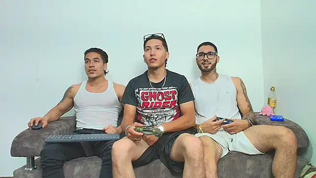 thebadboys05 online show from November 23, 2025, 4:11 am