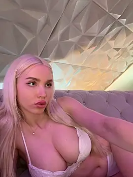 Lana-Grey online show from April 5, 2026, 8:48 pm