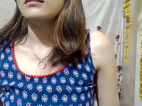 Snapshot of maira_33 chatting on November 9, 2025, 2:21 pm maira 33 online show from November 9, 2025, 2:21 pm