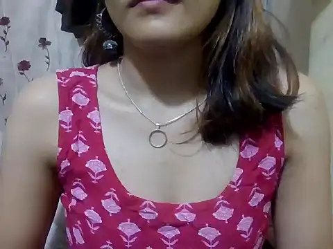 Snapshot of maira_33 chatting on November 5, 2025, 3:59 pm maira 33 online show from November 5, 2025, 3:59 pm