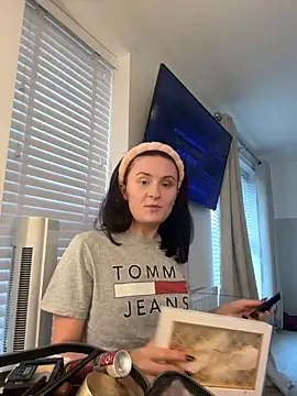 EmLovesxx online show from November 8, 2025, 2:42 pm