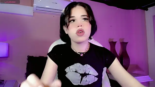 ClaudiaSophia online show from November 18, 2025, 11:35 am