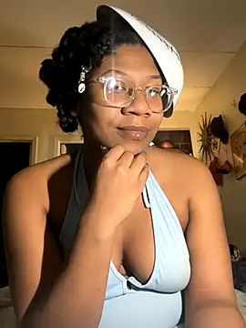 Snapshot of SpoiledLuxuriously chatting on October 31, 2025, 9:00 pm SpoiledLuxuriously online show from October 31, 2025, 9:00 pm