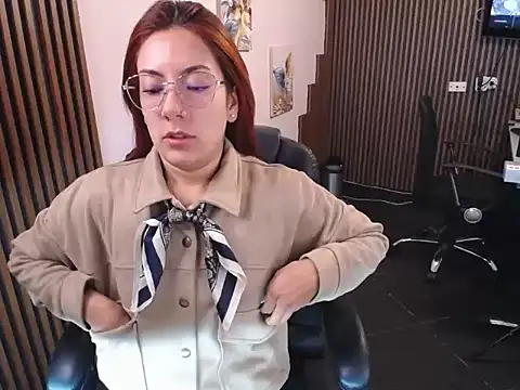 desk desire online show from November 10, 2025, 11:04 am