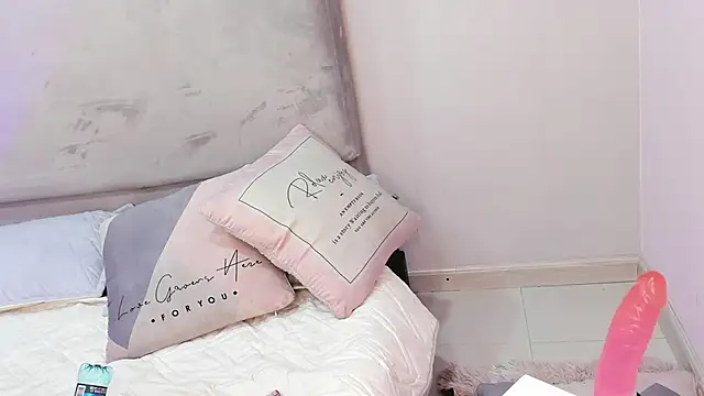 Snapshot of Shelsyissy chatting on November 6, 2025, 10:25 pm Shelsyissy online show from November 6, 2025, 10:25 pm