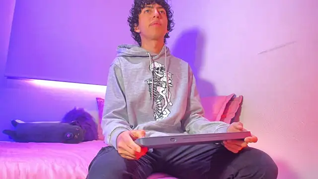 Snapshot of saint_dark chatting on January 9, 2026, 12:56 pm saint dark online show from January 9, 2026, 12:56 pm